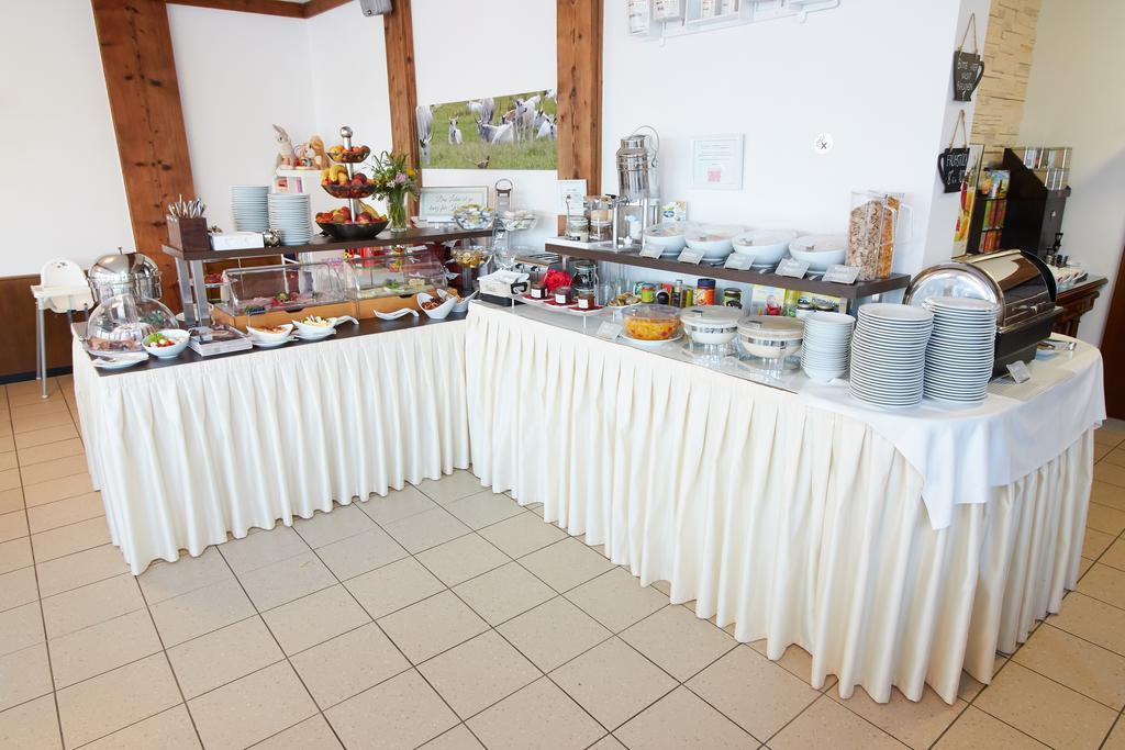 Hotel & Restaurant Seehof Podersdorf am See Exterior photo